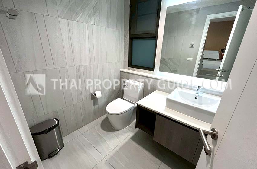 House with Shared Pool in Srinakarin 